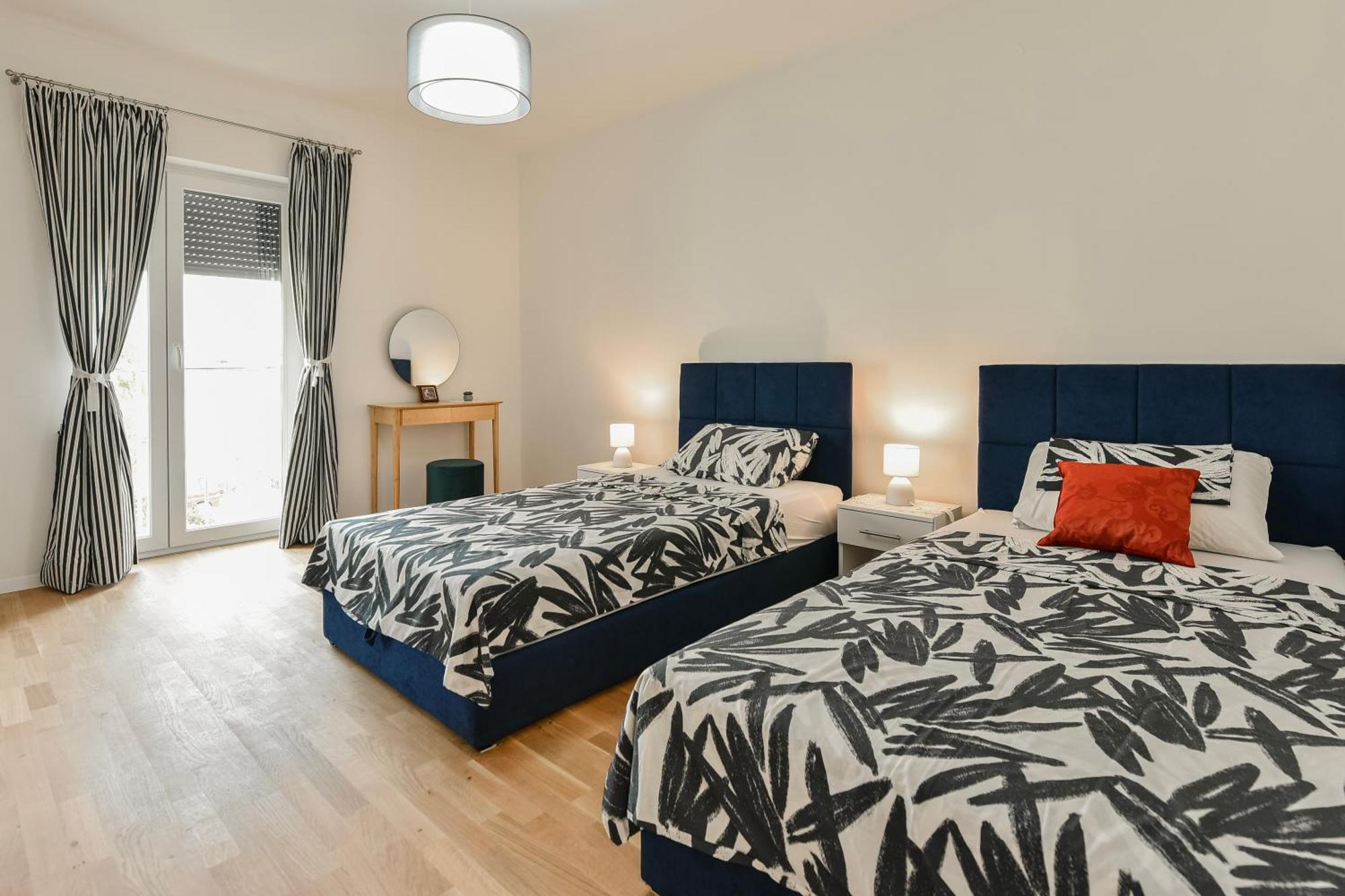 New Luxury 3 Bedroom 4 Air Conditioners 扎达尔 外观 照片
