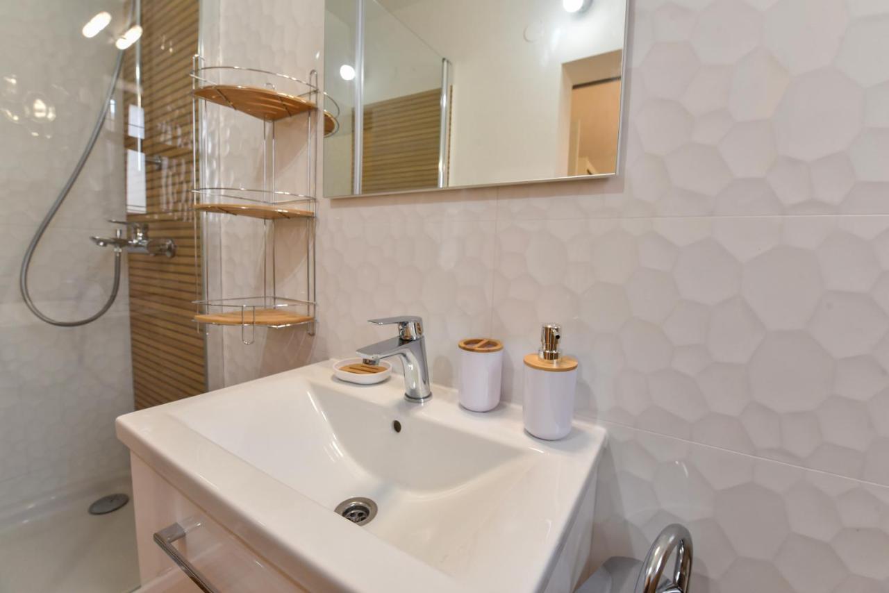 New Luxury 3 Bedroom 4 Air Conditioners 扎达尔 外观 照片