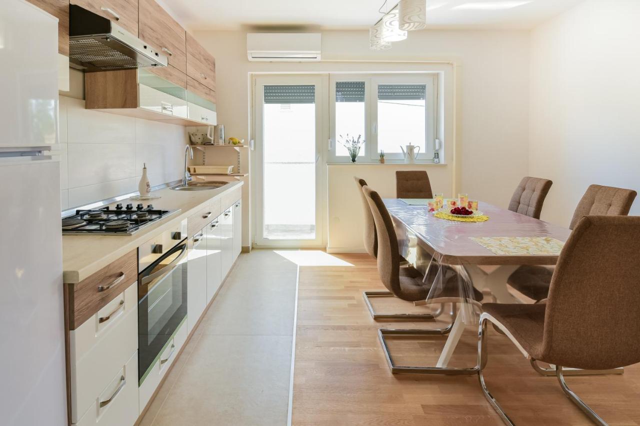 New Luxury 3 Bedroom 4 Air Conditioners 扎达尔 外观 照片